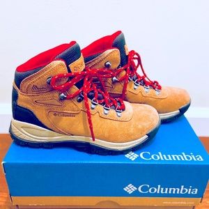 Women’s Newton Ridge Hiking Boots